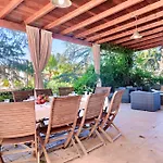 Frande - Con Ampia Piscina E Campo Da Gioco Privato Tatil Evi Alessano