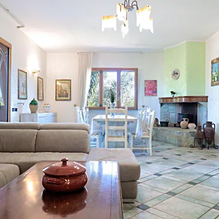 Nyaraló Frande - Con Ampia Piscina E Campo Da Gioco Privato Alessano