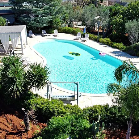 Frande - Con Ampia Piscina E Campo Da Gioco Privato