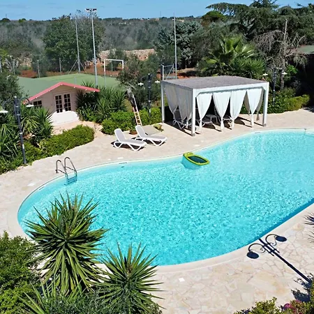 Frande - Con Ampia Piscina E Campo Da Gioco Privato Nyaraló