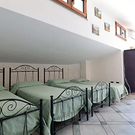 Frande - Con Ampia Piscina E Campo Da Gioco Privato