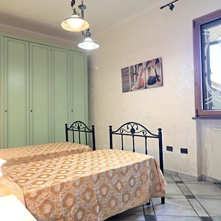 Nyaraló Frande - Con Ampia Piscina E Campo Da Gioco Privato Alessano