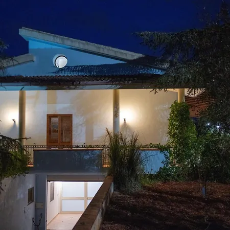 Frande - Con Ampia Piscina E Campo Da Gioco Privato