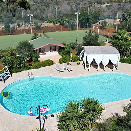 Frande - Con Ampia Piscina E Campo Da Gioco Privato