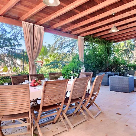 Frande - Con Ampia Piscina E Campo Da Gioco Privato Vakantiehuis Alessano