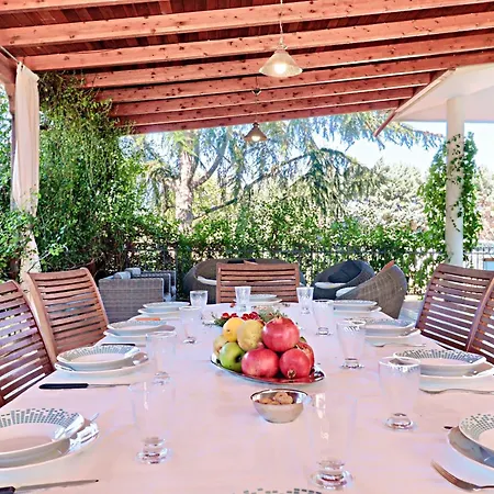 Vakantiehuis Frande - Con Ampia Piscina E Campo Da Gioco Privato Alessano