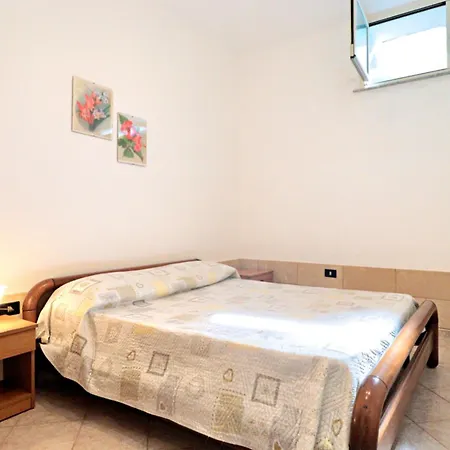 Frande - Con Ampia Piscina E Campo Da Gioco Privato Alessano