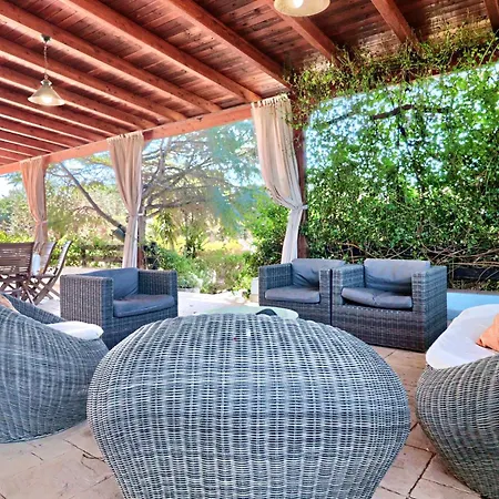 Frande - Con Ampia Piscina E Campo Da Gioco Privato