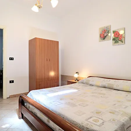 Frande - Con Ampia Piscina E Campo Da Gioco Privato Alessano