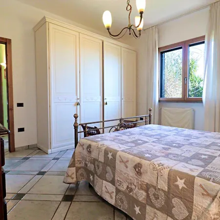 Frande - Con Ampia Piscina E Campo Da Gioco Privato