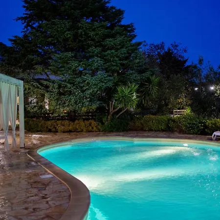 Frande - Con Ampia Piscina E Campo Da Gioco Privato Ferienhaus