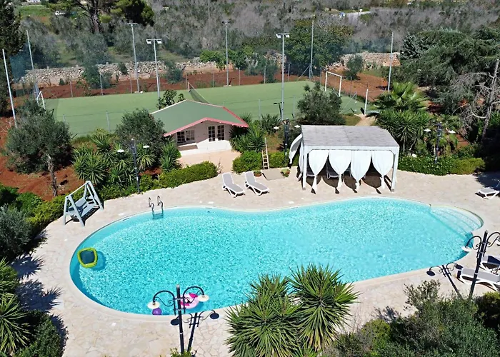 Frande - Con Ampia Piscina E Campo Da Gioco Privato