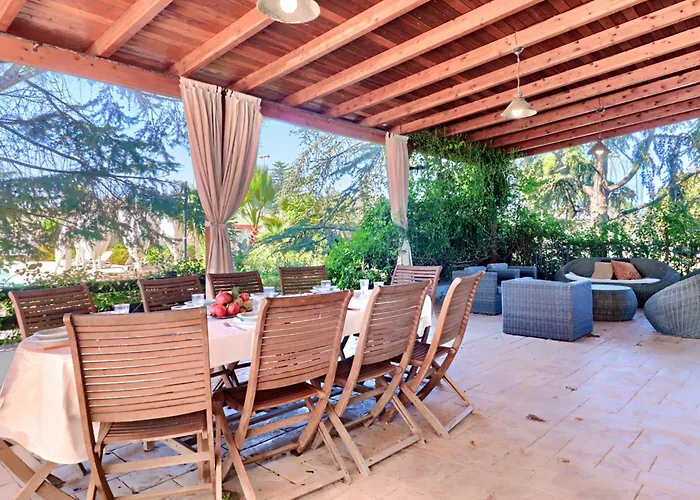 Frande - Con Ampia Piscina E Campo Da Gioco Privato בית נופש אלסאנו