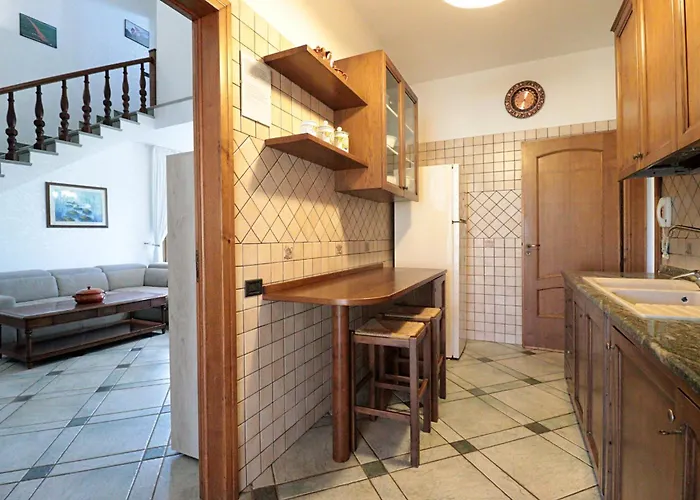 Frande - Con Ampia Piscina E Campo Da Gioco Privato בית נופש *