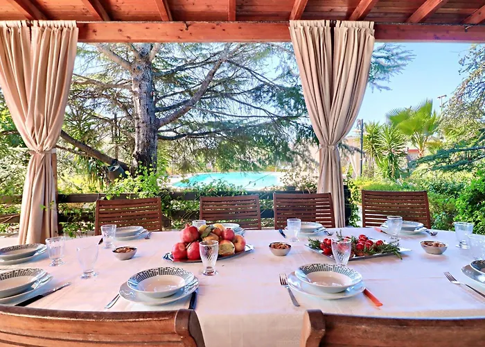 Frande - Con Ampia Piscina E Campo Da Gioco Privato *