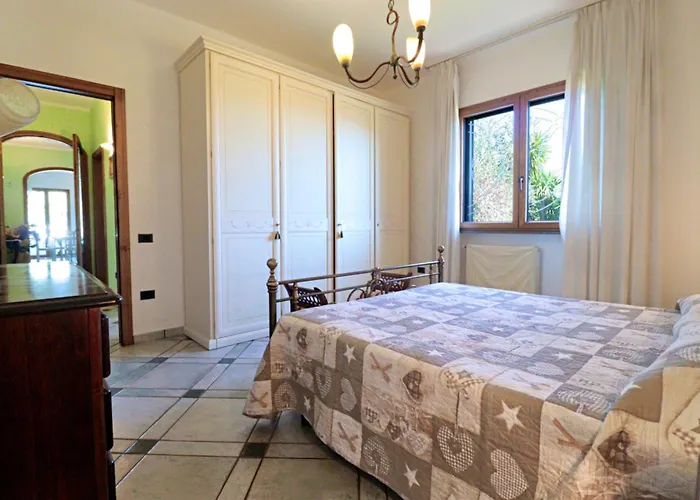 Frande - Con Ampia Piscina E Campo Da Gioco Privato