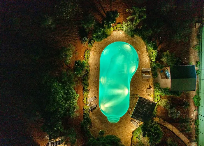 Frande - Con Ampia Piscina E Campo Da Gioco Privato בית נופש